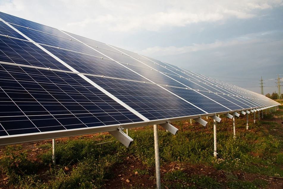 Photovoltaik Freiflächenanlage auf einem Feld