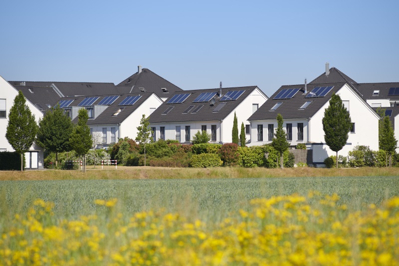 Photovoltaikanlage kaufen Einfamilienhaussiedlung