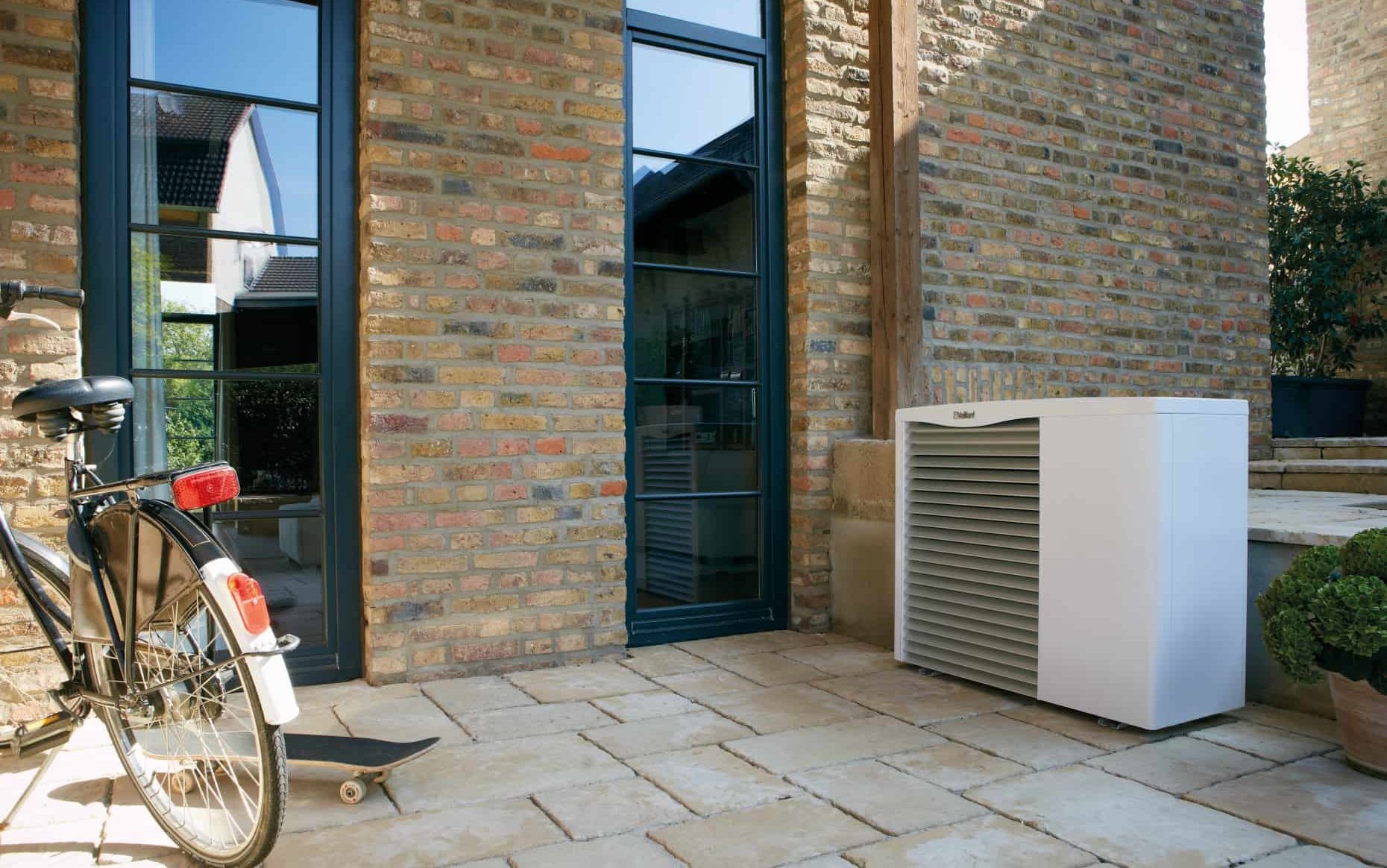 waermepumpe_vaillant_modulierend Außenaustellung Wärmepumpe Vaillant auf Terrasse