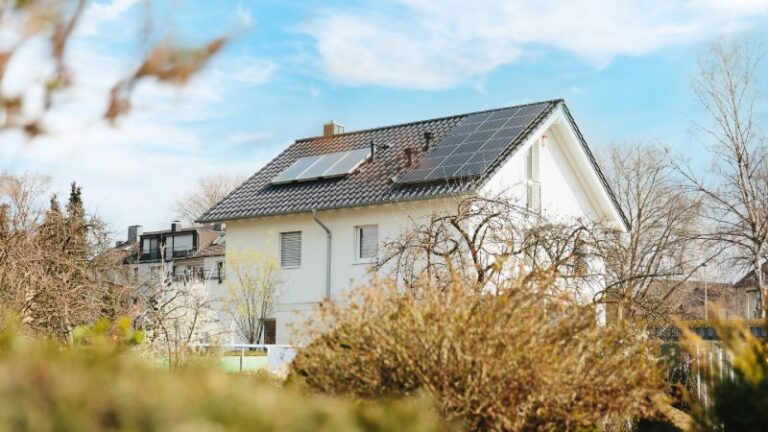 Photovoltaik Grundbegriffe einfach erklärt – Amortisation, kWh, Wechselrichter und Co.