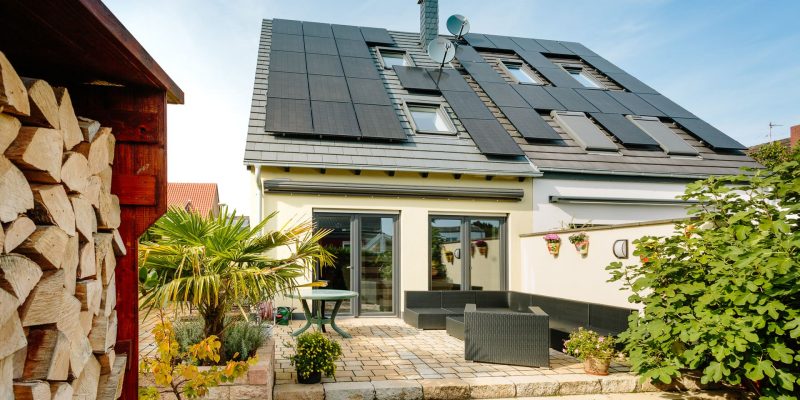 Garten mit Einfamilienhaus